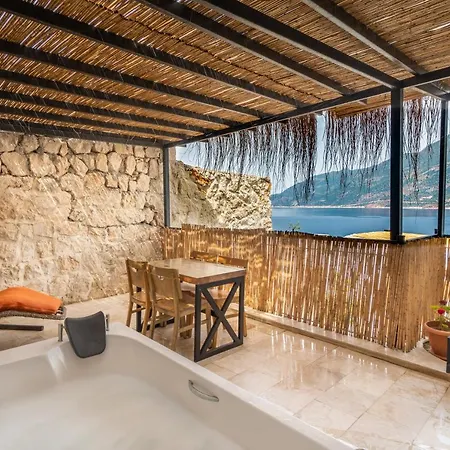 Otel Guemues Yazar Kaş
