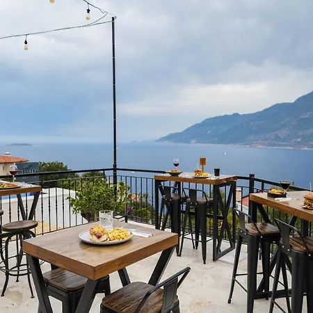 Guemues Yazar Otel Kaş